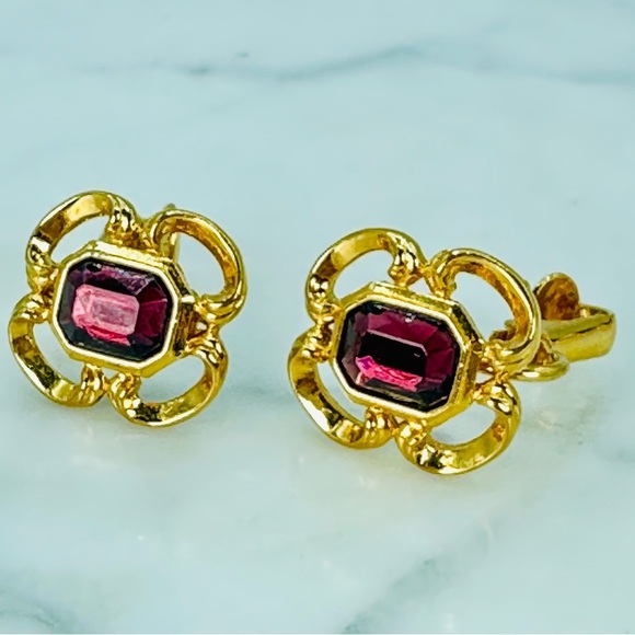 Vintage Avon Clip On Earrings Purple Glass Gem Gold Tone 2 Pair Tear Drop Scroll - Picture 6 of 9